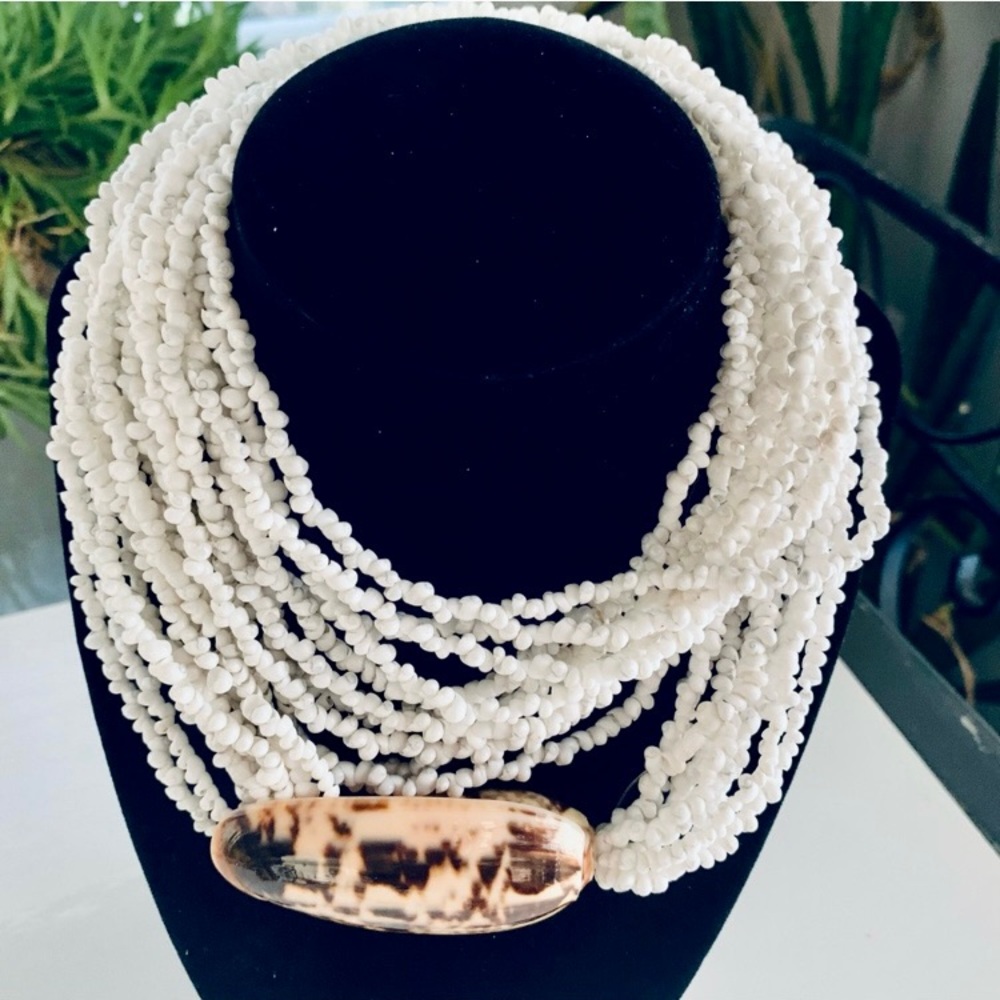 10 Strands w/natural Shell - Picture 3 of 5